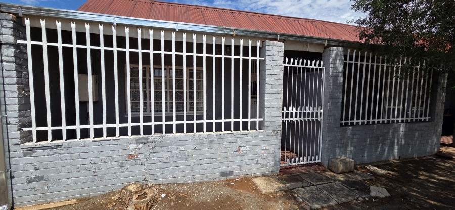 4 Bedroom Property for Sale in Beaconsfield Northern Cape